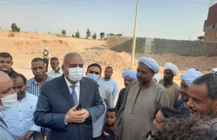 محافظ قنا يتفقد مشكلة ضعف مياه الشرب بمنطقة نجع سالم