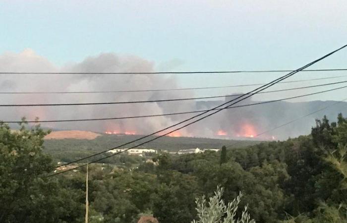 بالصور .. حريق ضخم يندلع بجنوب فرنسا ويلتهم أكثر من 300 هكتار