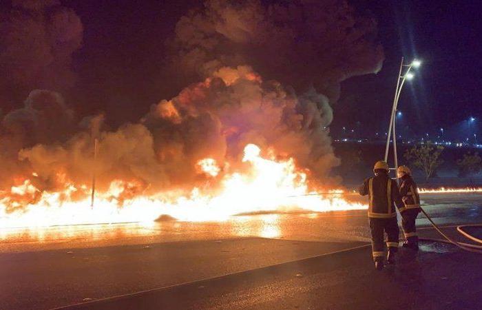 "مدني مكة" يباشر حريقًا اندلع بناقلة مواد بترولية ومركبات عدة بطريق جدة