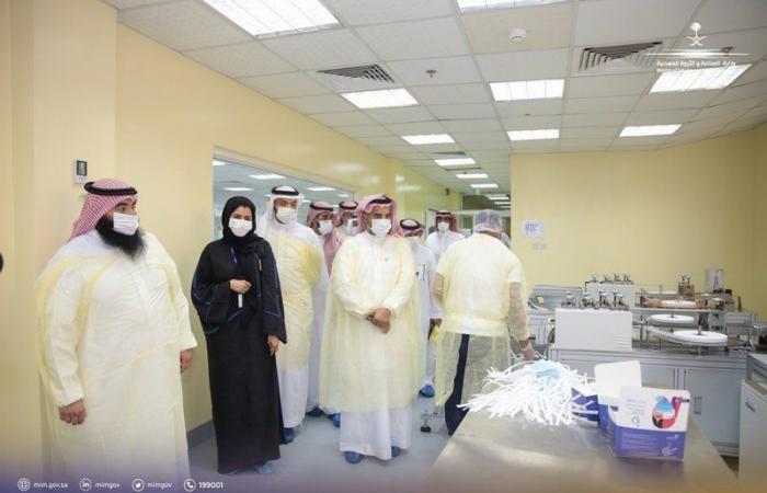 "نائب وزير الصناعة" يتفقّد عددًا من مصانع الكمامات والمعقمات في الرياض