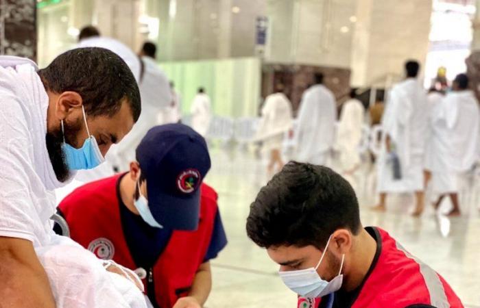 متطوعو "هلال مكة" يباشرون 43 بلاغاً إسعافياً بالمسجد الحرام.. الجمعة