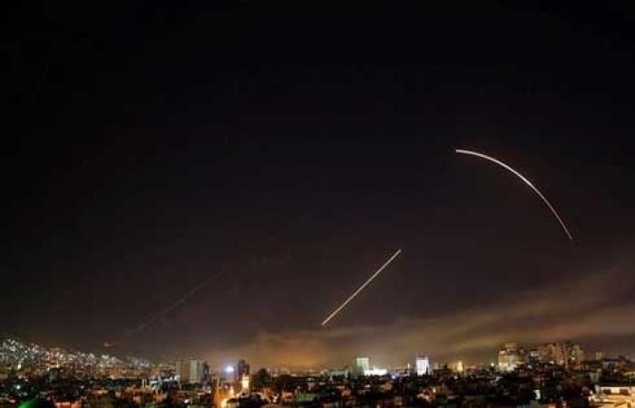الدفاعات الجوية السورية تتصدى لصواريخ معادية في سماء دمشق .. بالفيديو