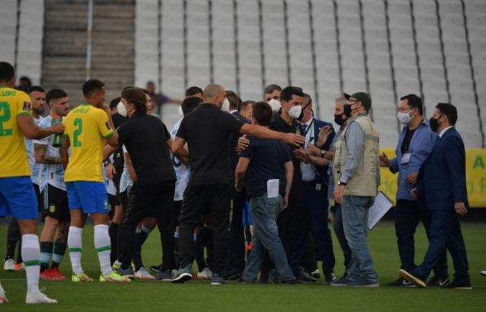 واقعة غريبة: توقُّف مباراة البرازيل والأرجنتين بعد خمس دقائق على انطلاقتها