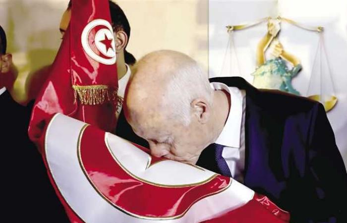 مستشار الرئيس التونسي : هناك اتجاه لتغيير النظام السياسي وربما عبر استفتاء