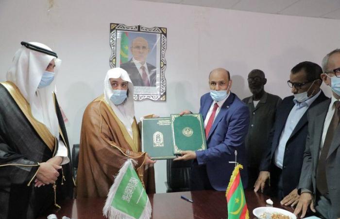 "الإسلامية" توقع برنامج التعاون مع نظيرتها بموريتانيا في نشر الوسطية والاعتدال