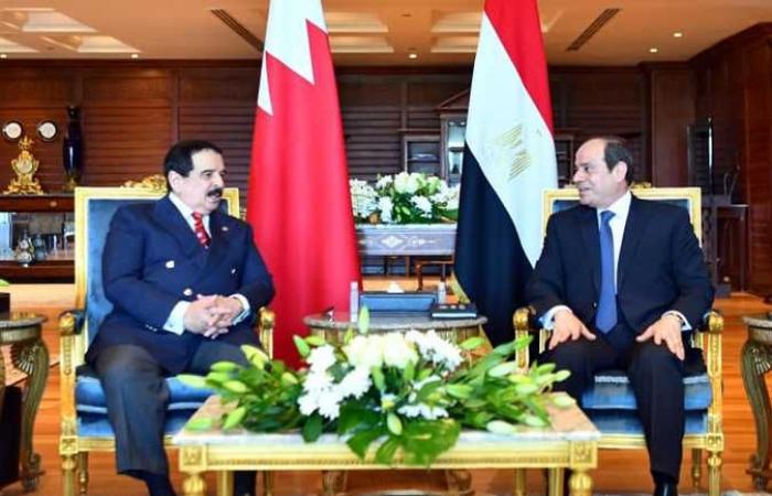 السيسي وملك البحرين يبحثان تعزيز العلاقات الثنائية وآخر تطورات قضية سد النهضة