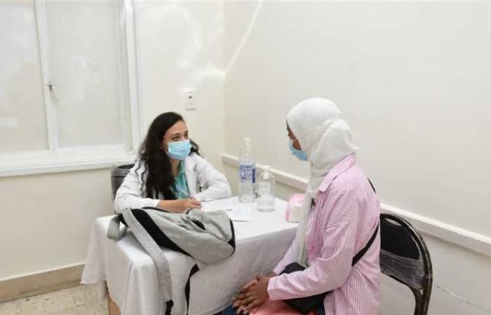 جامعة القاهرة تستقبل طلابها الجدد لإجراء الكشف الطبي
