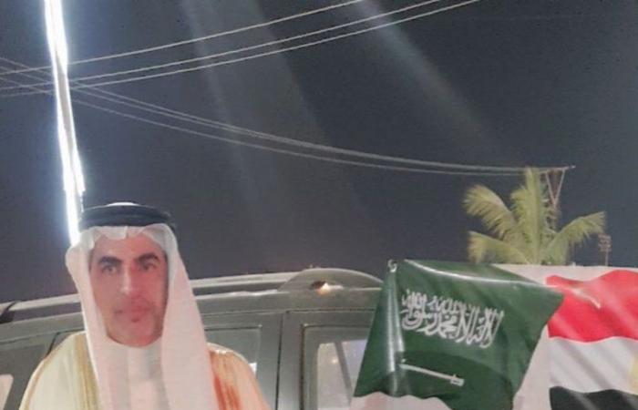 احتفالاً باليوم الوطني.. مقيم مصري بـ"القنفذة" يرتدي الزي السعودي
