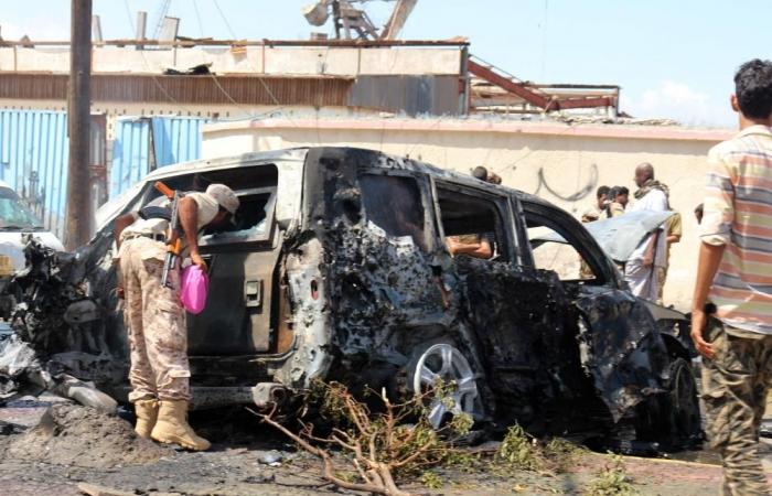 نجاة وزير بالحكومة ومحافظ عدن من تفجير بسيارة مُفخخة