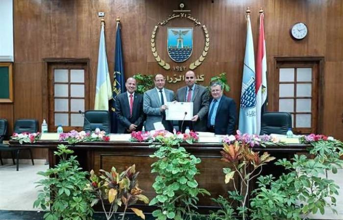 مجلس «زراعة الإسكندرية» يكرم الحاصلين على جوائز الجامعة لعام 2021 (صور)
