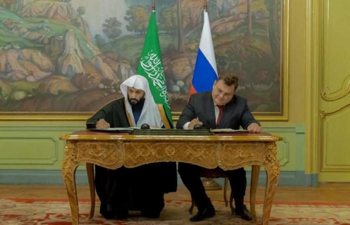 وزير العدل السعودي يوقع مذكرة للتعاون مع نظيره الروسي