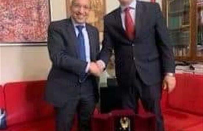 السفير المصري بتيرانا يلتقي مدير المتحف الوطني الألباني