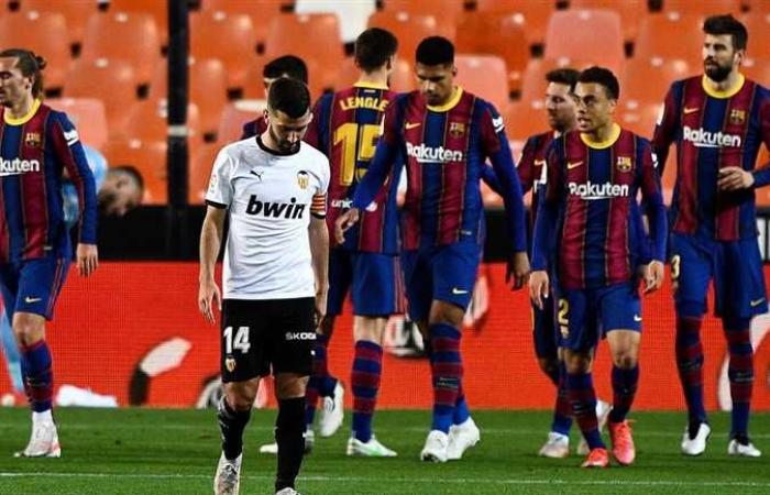 بند في قانون الفيفا يخلص برشلونة من لاعبه «المنبوذ»