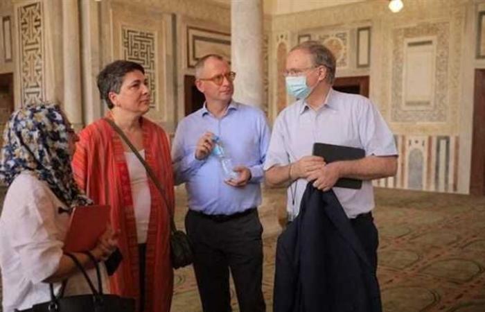 13 سفيرًا برئاسة الاتحاد الأوروبي في القاهرة يزورون مسجد الميرداني