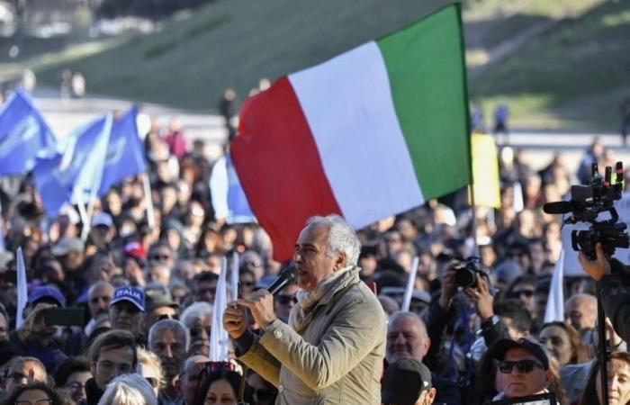 احتجاجات على إلزامية شهادة كورونا في إيطاليا