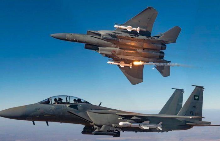 كيف طوَّرت السعودية سلاحًا فتاكًا بدمج مقاتلات F-15 وصواريخ هاربون؟