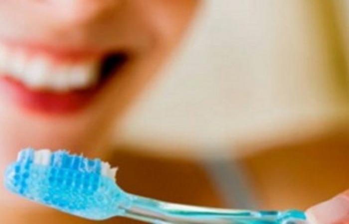 بالذكاء الاصطناعي.. هل يمكن أن تكشف رائحة فرشاة الأسنان الإصابة بالسرطان؟