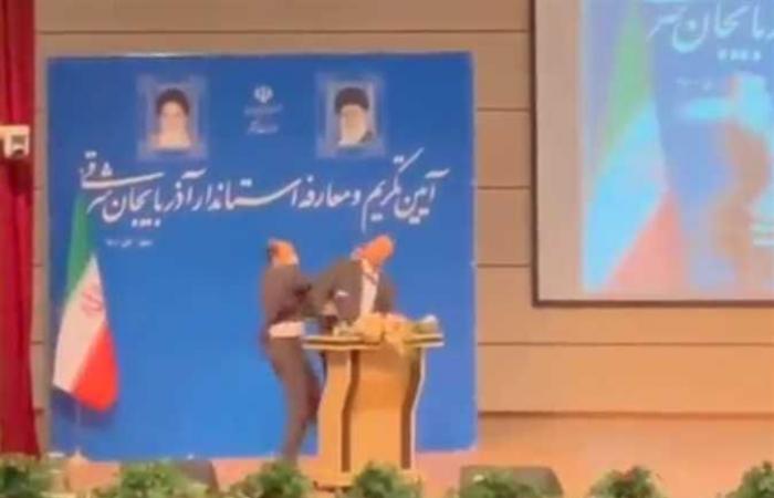 محافظ في إيران يتلقى صفعة قوية على وجهه أثناء تنصيبه رسمياً (فيديو)