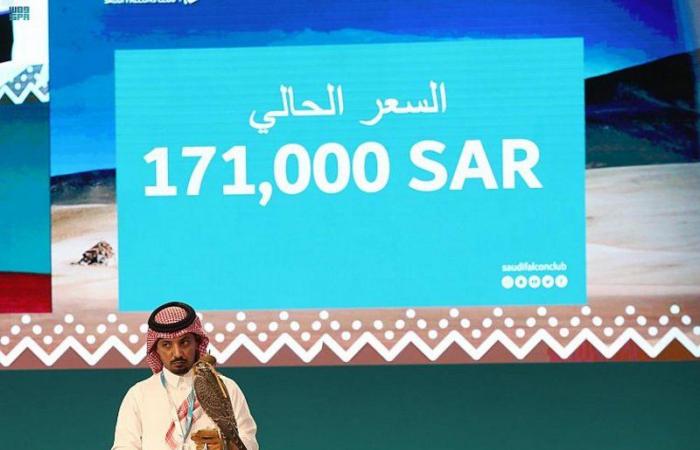 بيع صقر نادر بـ 171 ألفًا في مزاد نادي الصقور السعودي