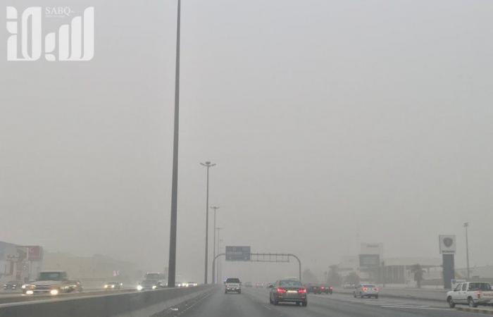 "الأرصاد": تتدنى الرؤية الأفقية بسبب العوالق الترابية والأتربة المثارة على الرياض