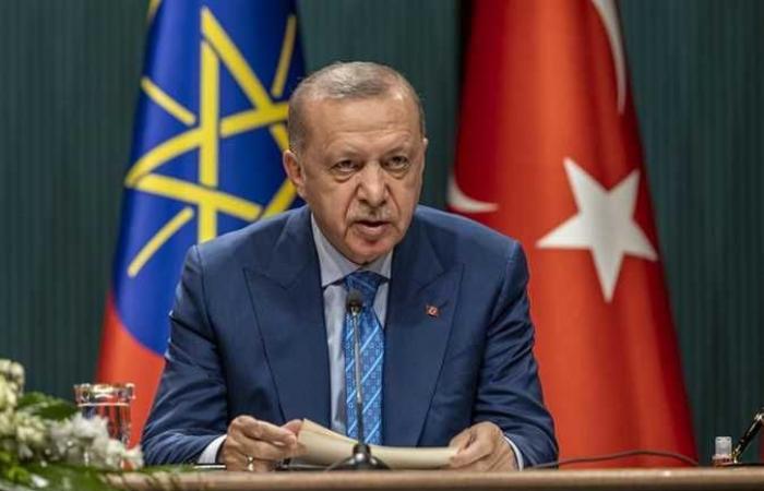 أردوغان يتراجع عن طرد السفراء