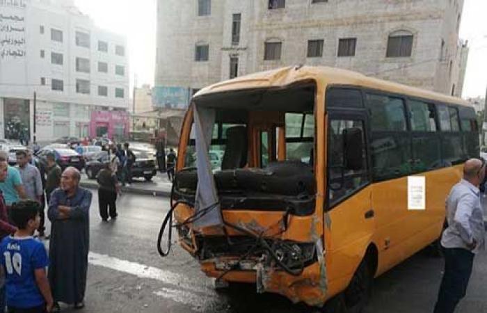 وفاة و8 إصابات بحادث تصادم بين باص مدرس ومركبة على طريق زي