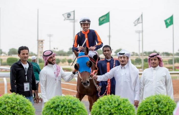 إسطبل المنقوش يخطف جائزة نادي سباقات الخيل التقديرية