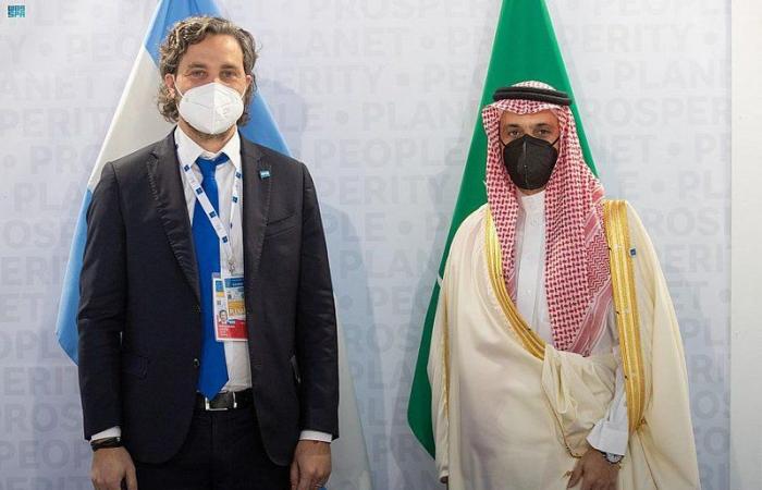 "ابن فرحان" يستعرض مع وزير خارجية الأرجنتين العلاقات الثنائية