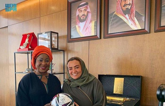 بعد زيارتها للسعودية.. الأمين العام للفيفا تثني على جهود القيادة في تطوير كرة القدم النسائية