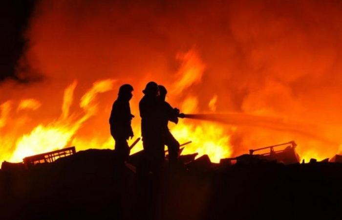 "مدني تبوك" يخمد حريقاً نشب في أخشاب بحي البوادي