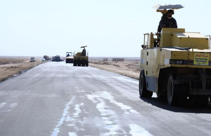 بالصورة.. بعد توقف 7 سنوات.. استئناف العمل على الطريق البري بين السعودية والنجف العراقية