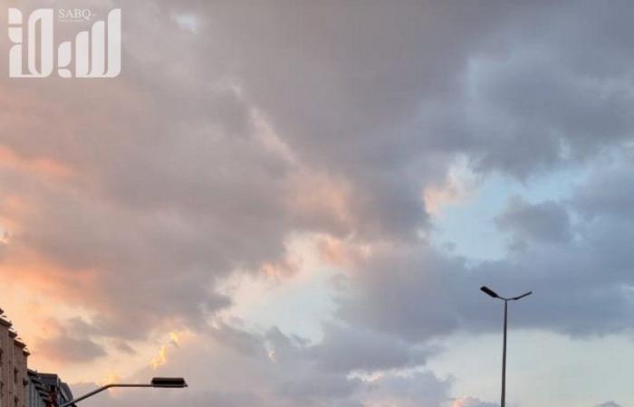 البرق والغيوم والأمطار.. لوحة جمالية طبيعية في سماء الطائف