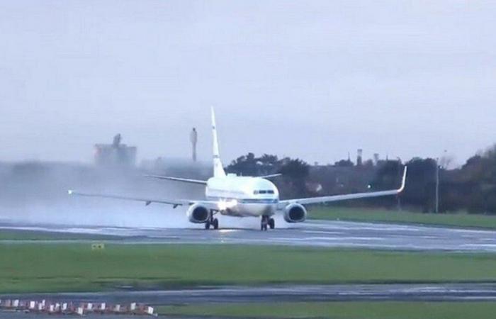 فيديو.. تعرض طائرة رئيس وزراء الكويت لحادث خطير