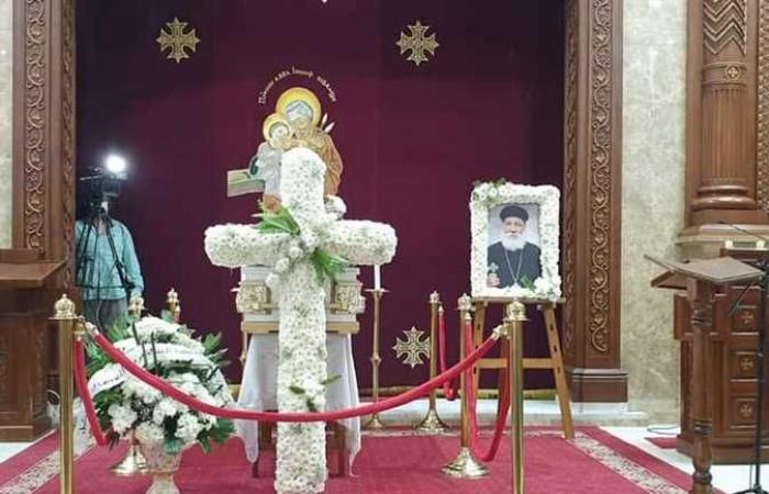إقامة صلاة جنازة القمص صموئيل لبيب في كنيسته بشبرا