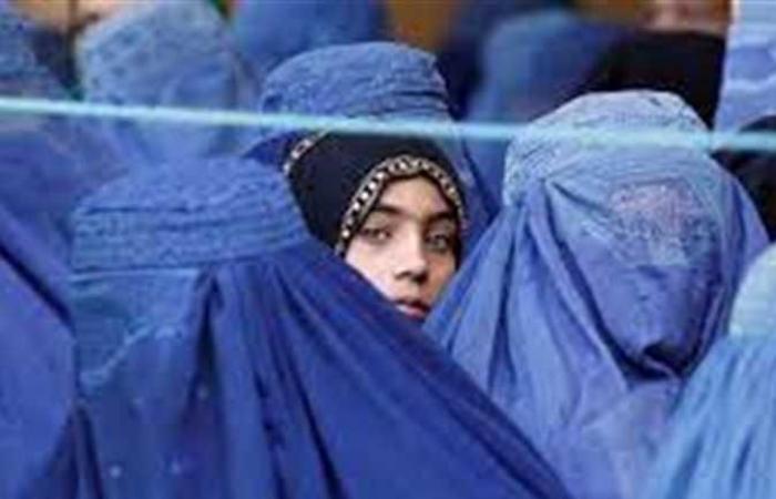 الإكراه على الفضيلة رذيلة.. عالم بالأزهر: لا يجوز للرجل إجبار زوجته على ارتداء الحجاب