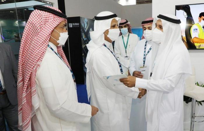 محافظ "الصناعات العسكرية" يزور جناح "أكاديمية أكسفورد السعودية" في دبي