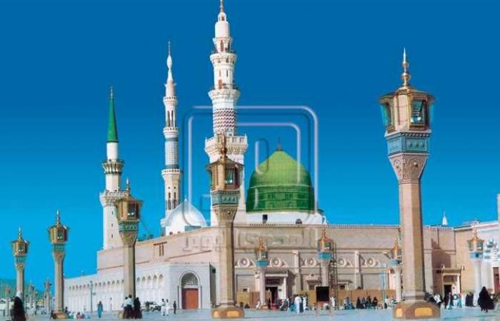 السعودية تفرض قواعد جديدة لزيارة قبر النبي والصلاة في الروضة الشريفة