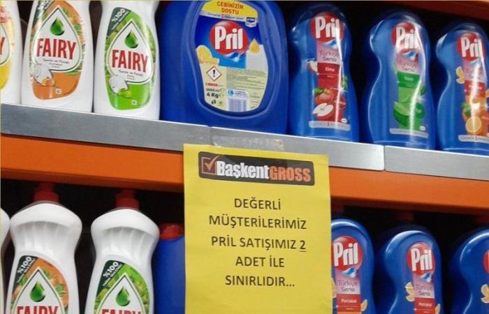 على وقع انهيار الليرة.. محال التجزئة التركية تحدد كمية شراء المنتجات.. والغلاء يتصاعد