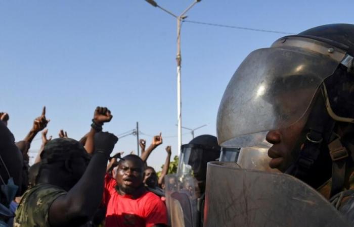 تفريق متظاهرين في بوركينا فاسو