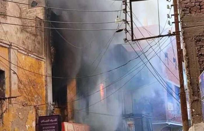 حريق يدمر منزل 3 طوابق في «القيسارية التجارية» بطهطا في سوهاج