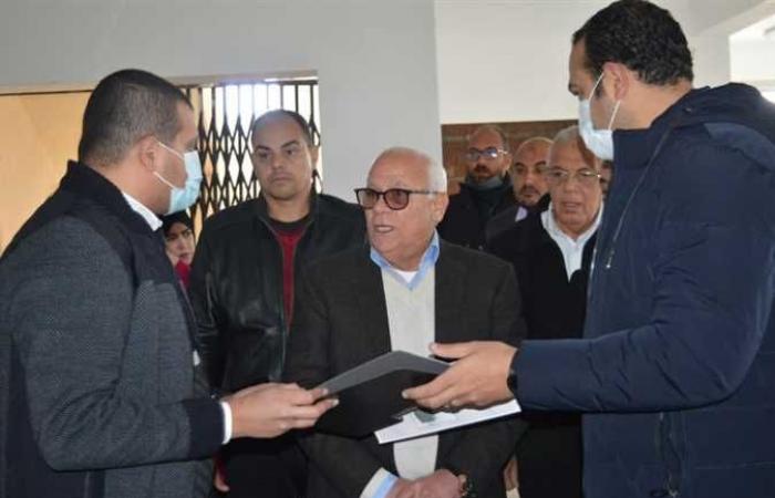 محافظ بورسعيد يتفقد إحدي مشروعات صناعة الكهرباء بالمنطقة الصناعية