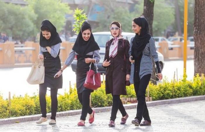 أناقة المرأة الإيرانية وسط قيود مجتمع متشدد