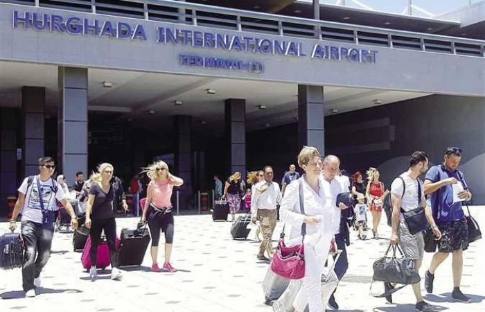 مدير مطار الغردقة: 5 آلاف راكب تضرروا من تأخر الرحلات بسبب سوء الطقس