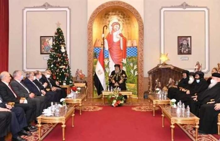 وفد من المجلس الأعلى للقضاء يهنئ البابا تواضروس بعيد الميلاد (صور)