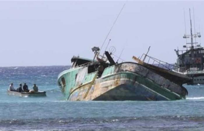 غرق مركب صيد جديد في كفر الشيخ.. إنقاذ 5 صيادين والبحث عن مفقود آخر