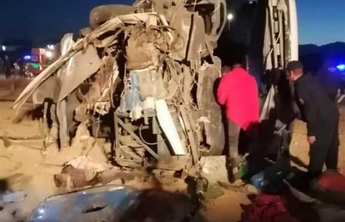 مصرع 14 شخصا وإصابة 18 آخرين في حادث أتوبيس بجنوب سيناء