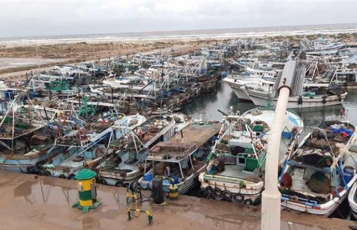 استمرار توقف الملاحة بميناء الصيد بالبرلس بسبب الطقس السيء