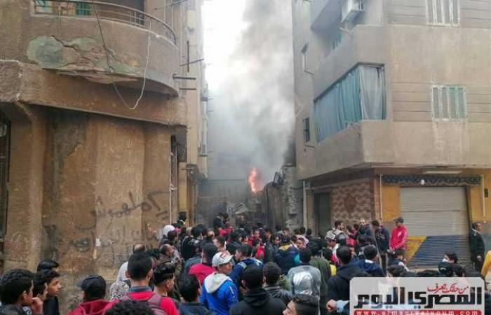 حريق بمخرن خردة بجوار مسجد ابن طولون في حي الخليفة بالقاهرة