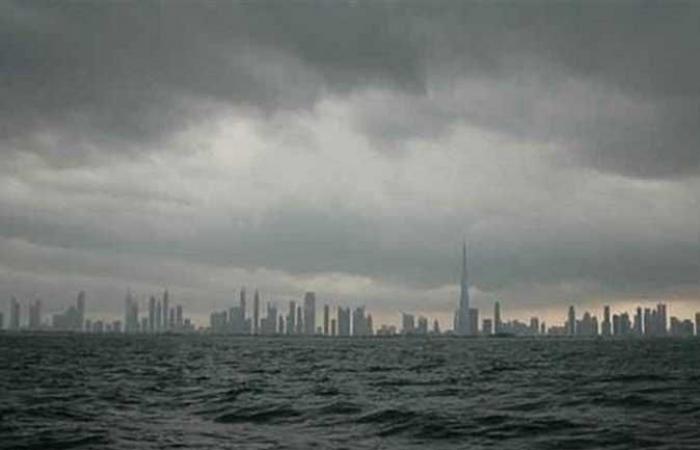 طقس الغد الثلاثاء 18-01-2022 فى الامارات العربية المتحدة غائم مع فرصة لسقوط الأمطار