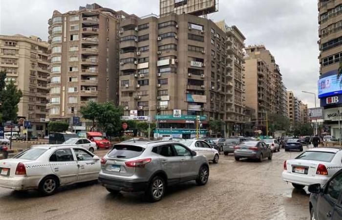 زحام بشوارع القاهرة عقب سقوط الأمطار
